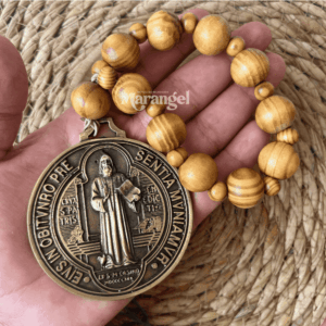 medalla San Benito puerta entrada casa