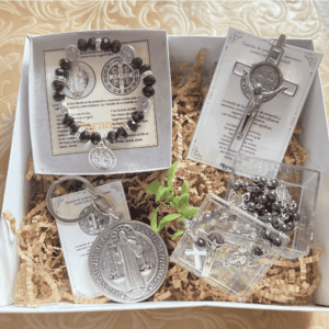 caja regalo San Benito devocional Lima